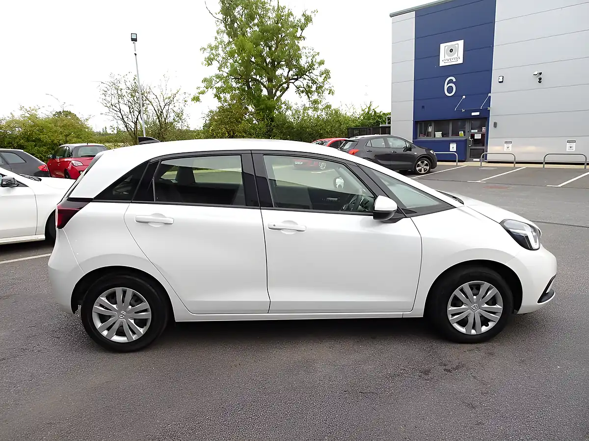 Used 2021 Honda Jazz Se Platinum White - Interior and Exterior details 14