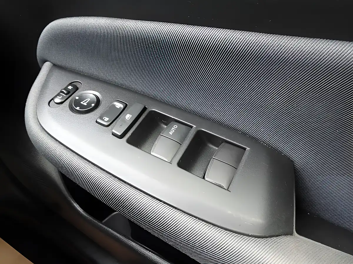 Used 2021 Honda Jazz Se Platinum White - Interior and Exterior details 17