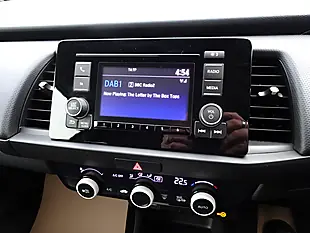 Used 2021 Honda Jazz Se Platinum White - Interior and Exterior details 3