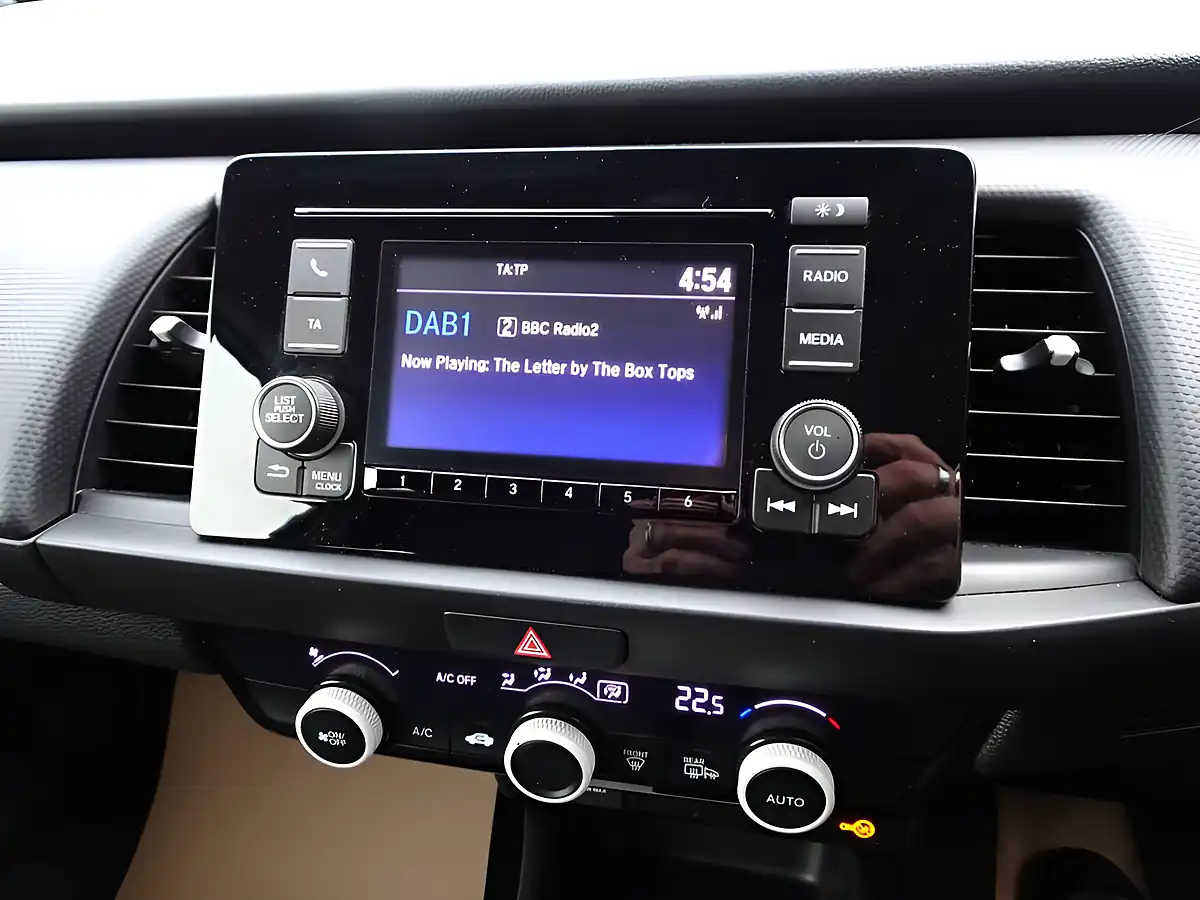 Used 2021 Honda Jazz Se Platinum White - Interior and Exterior details 3