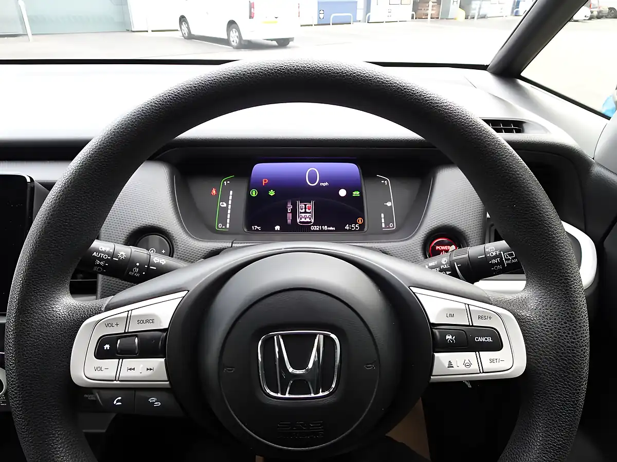 Used 2021 Honda Jazz Se Platinum White - Interior and Exterior details 4