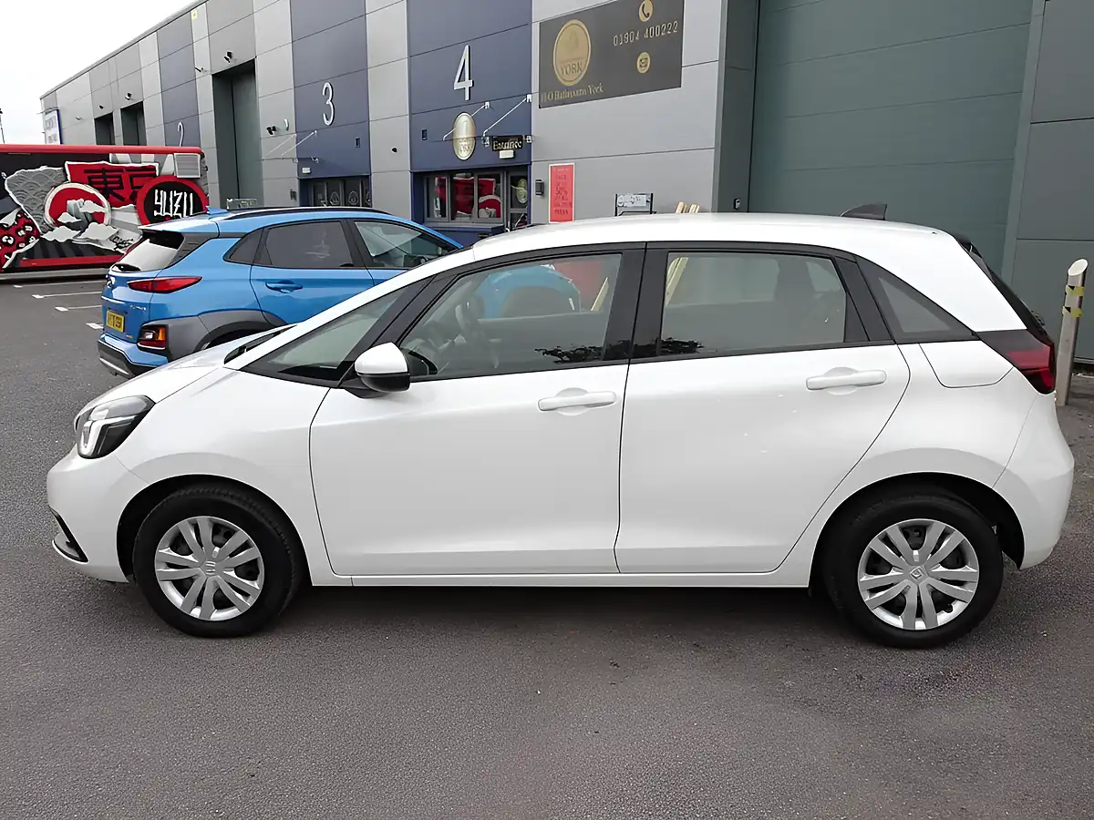 Used 2021 Honda Jazz Se Platinum White - Interior and Exterior details 7