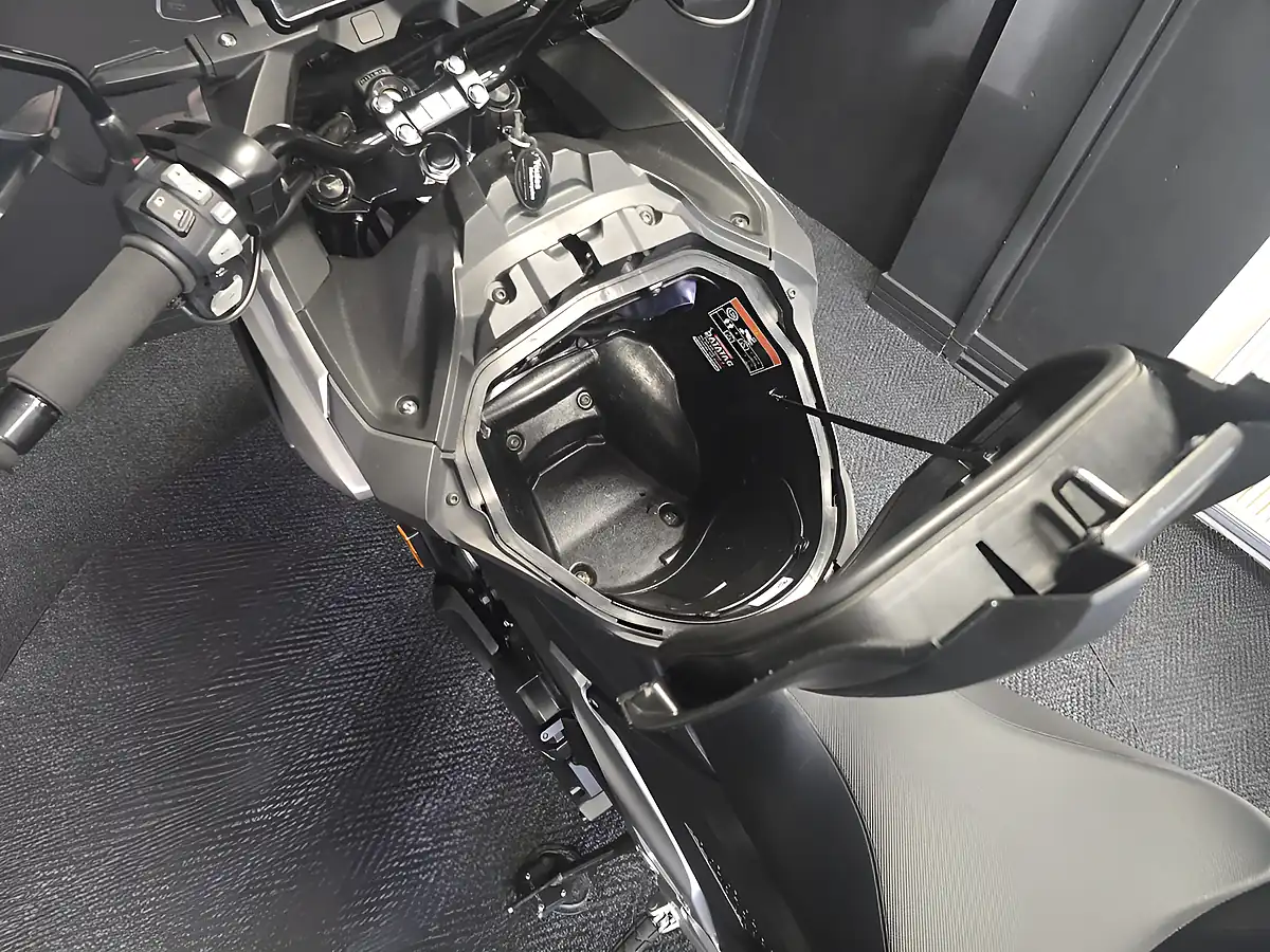 Used 2021 Honda Nc 750 Xd-M Black - Interior and Exterior details 13