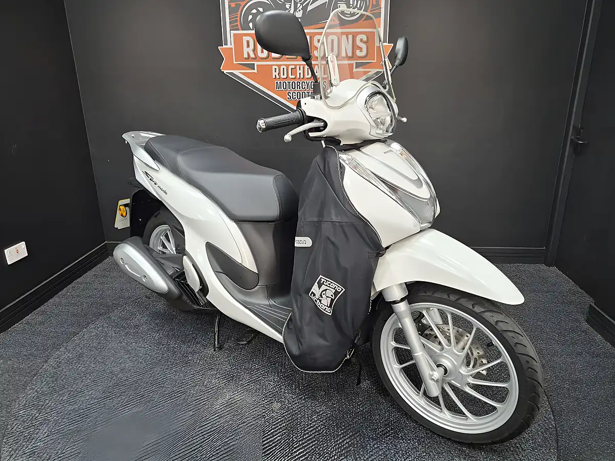 Used 2021 Honda SH125 White - Interior and Exterior details 3