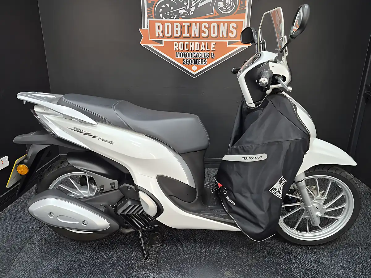 Used 2021 Honda SH125 White - Interior and Exterior details 4