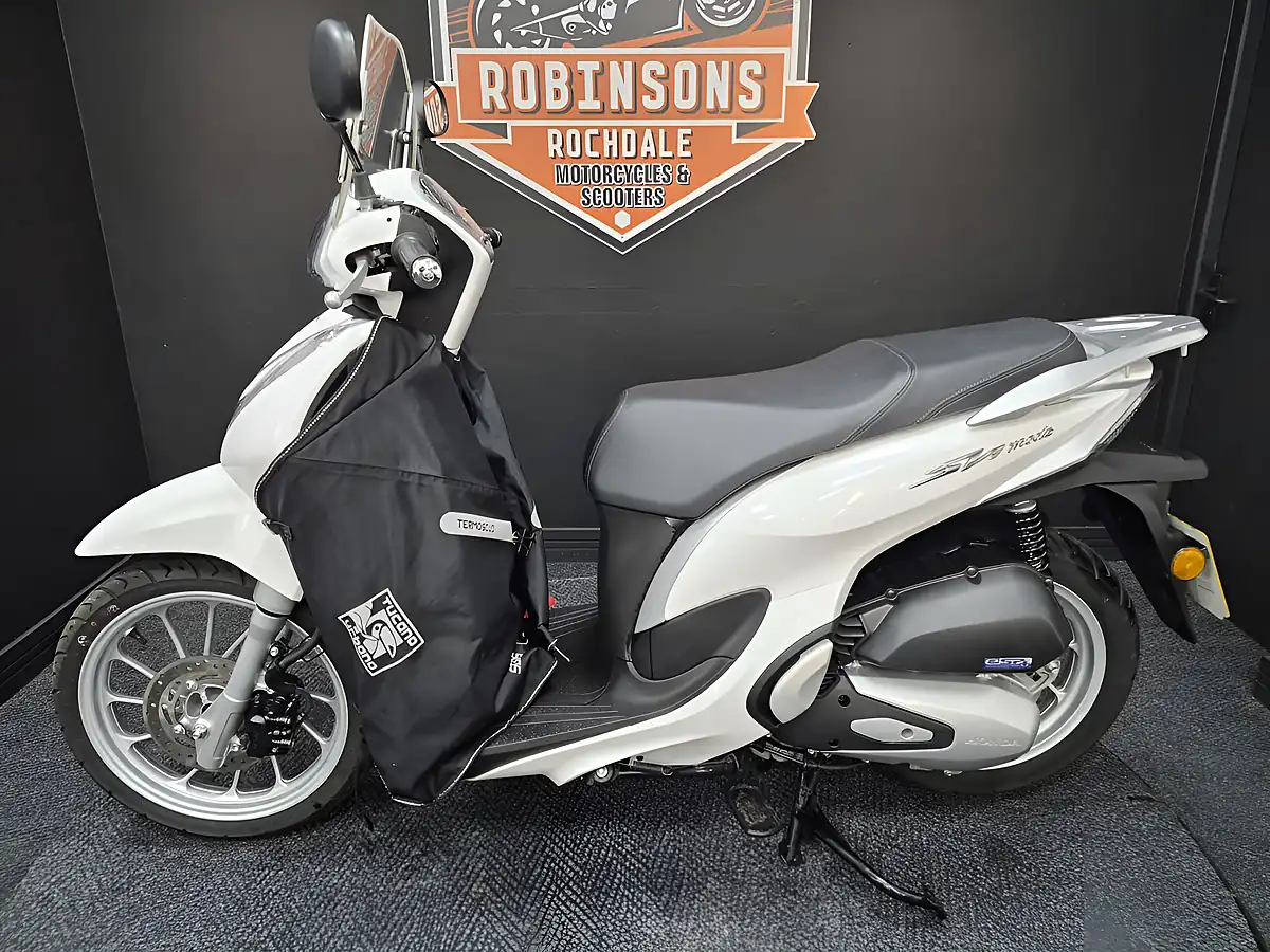 Used 2021 Honda SH125 White - Interior and Exterior details 7
