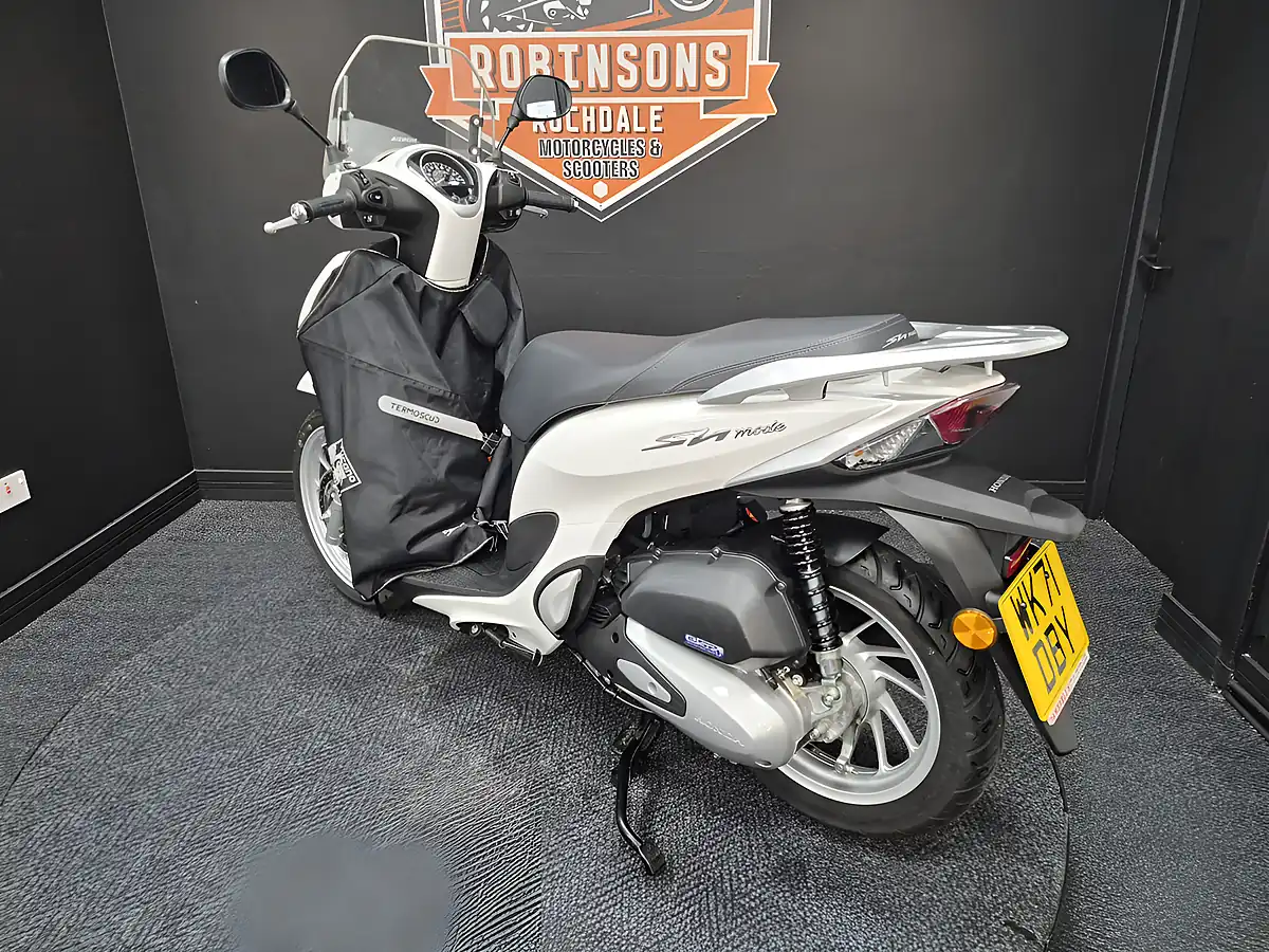 Used 2021 Honda SH125 White - Interior and Exterior details 8