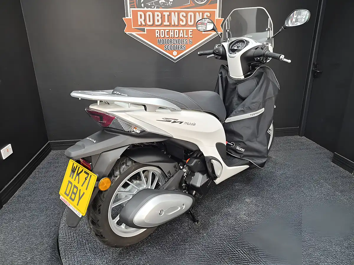 Used 2021 Honda SH125 White - Interior and Exterior details 9