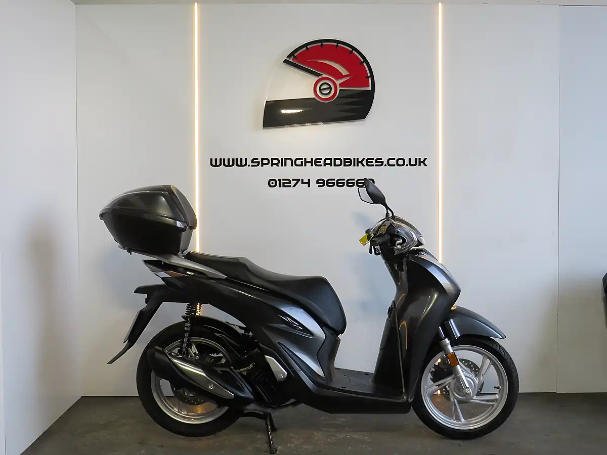 Used 2021 Honda SH125I Grey - Front View