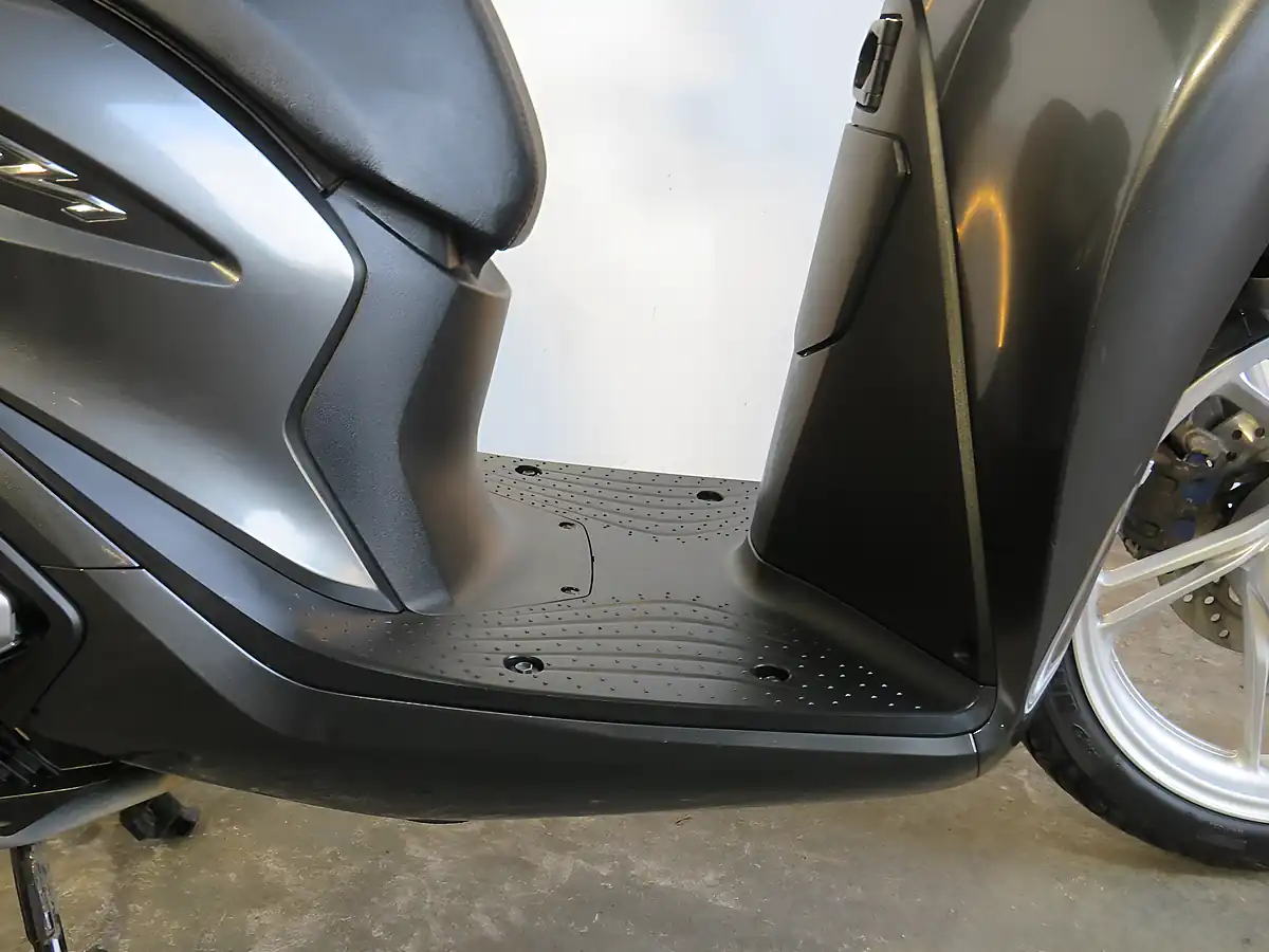 Used 2021 Honda SH125I Grey - Interior and Exterior details 11