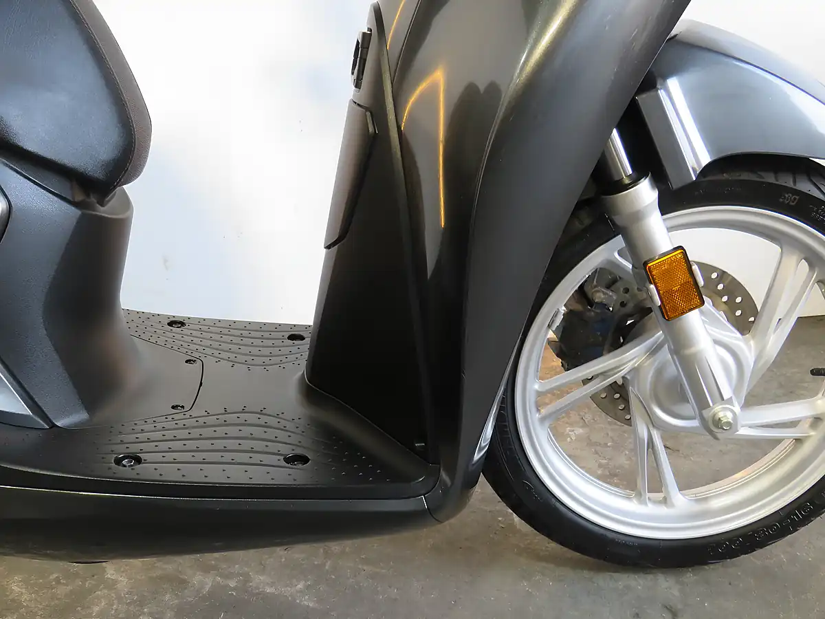 Used 2021 Honda SH125I Grey - Interior and Exterior details 12