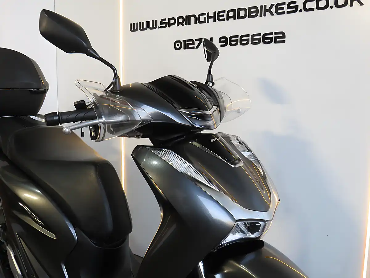 Used 2021 Honda SH125I Grey - Interior and Exterior details 15