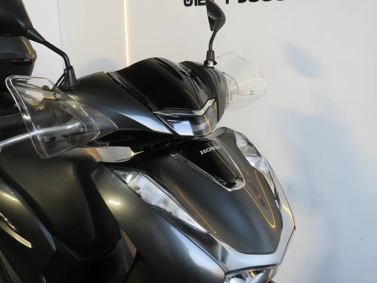 Used 2021 Honda SH125I Grey - Interior and Exterior details 18