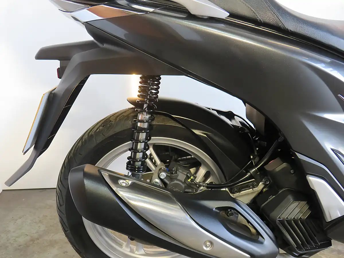 Used 2021 Honda SH125I Grey - Interior and Exterior details 3