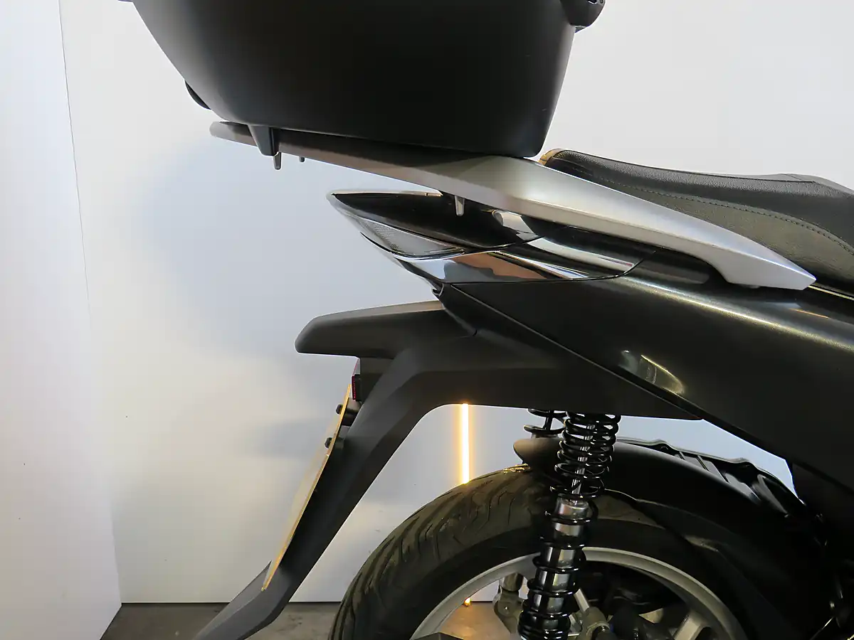 Used 2021 Honda SH125I Grey - Interior and Exterior details 4