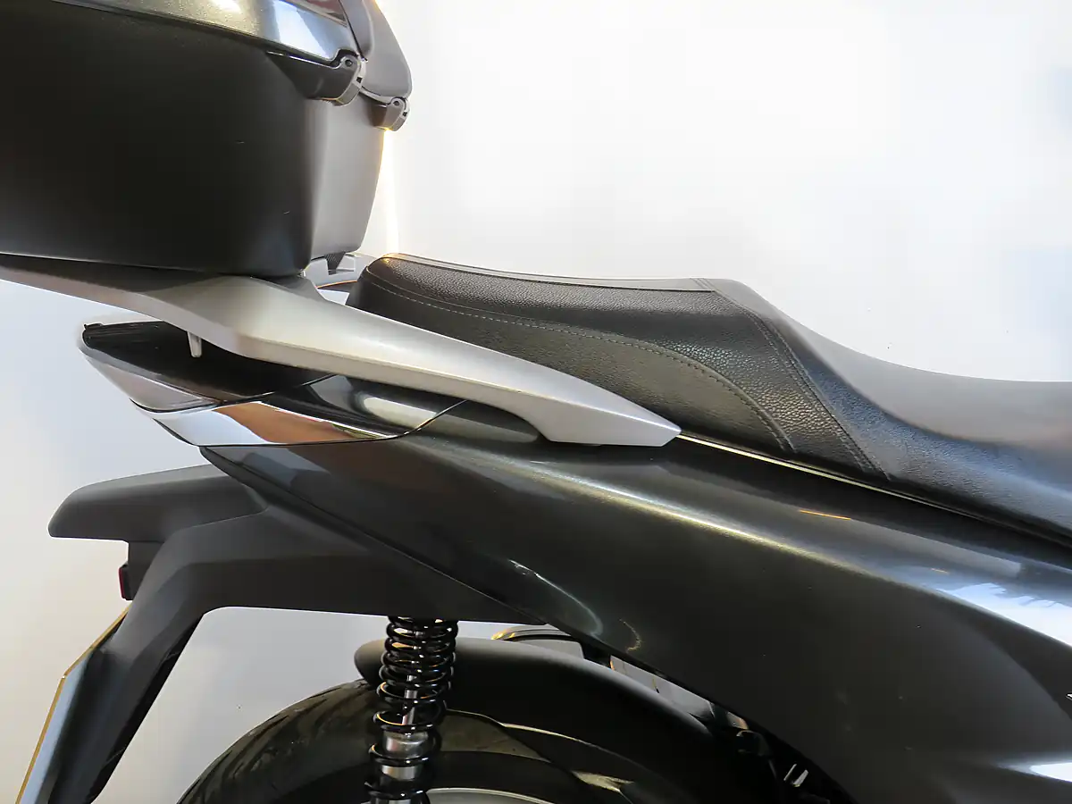Used 2021 Honda SH125I Grey - Interior and Exterior details 7