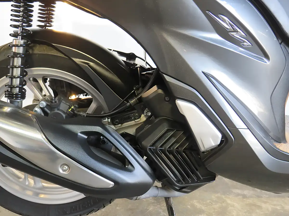 Used 2021 Honda SH125I Grey - Interior and Exterior details 8