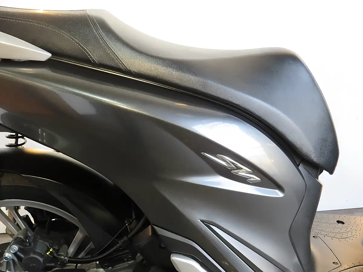 Used 2021 Honda SH125I Grey - Interior and Exterior details 9