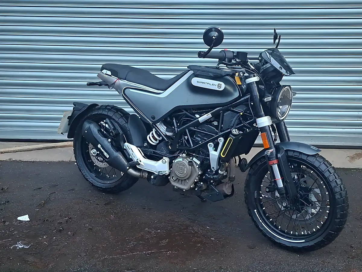 Used 2021 Husqvarna Svartpilen Black - Front View