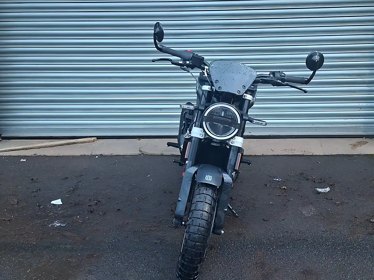 Used 2021 Husqvarna Svartpilen Black - Interior and Exterior details 3