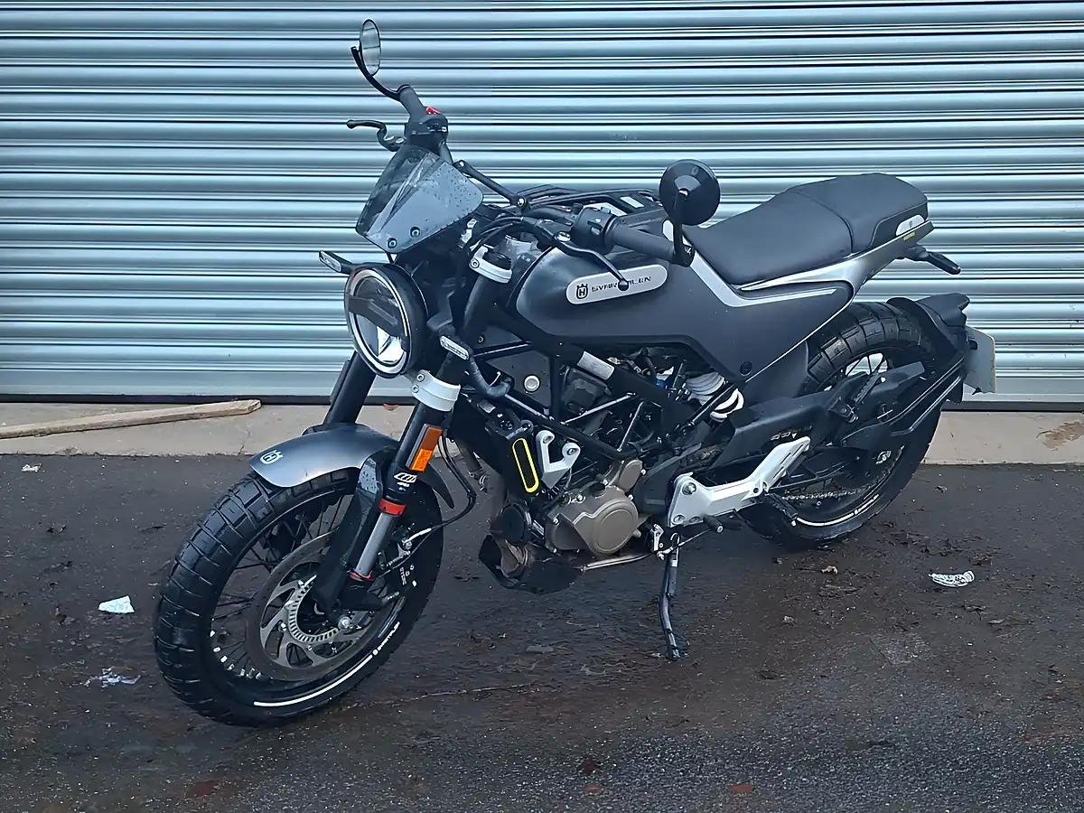 Used 2021 Husqvarna Svartpilen Black - Interior and Exterior details 4