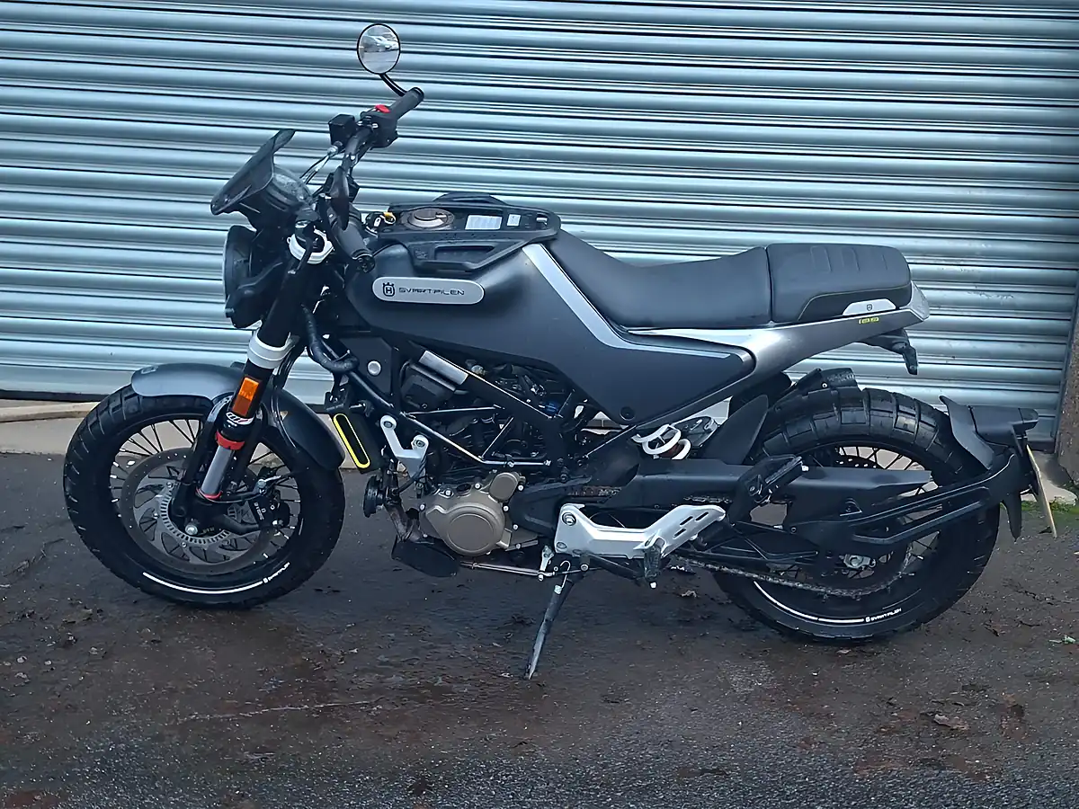 Used 2021 Husqvarna Svartpilen Black - Interior and Exterior details 5