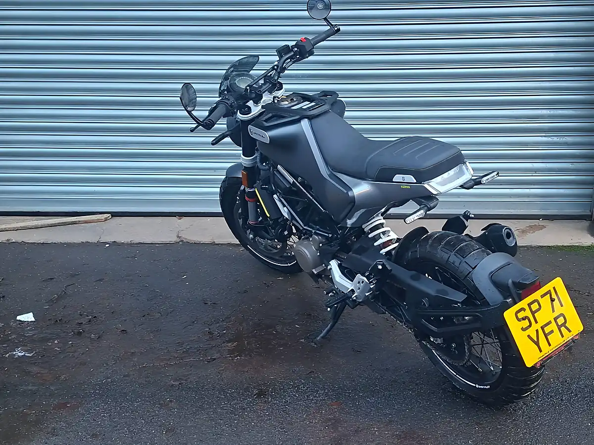 Used 2021 Husqvarna Svartpilen Black - Interior and Exterior details 6