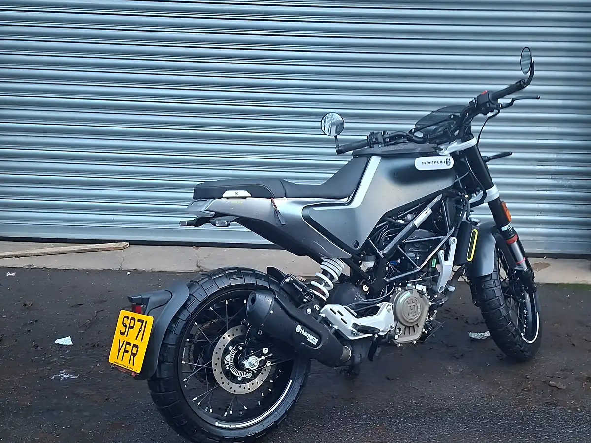 Used 2021 Husqvarna Svartpilen Black - Interior and Exterior details 8