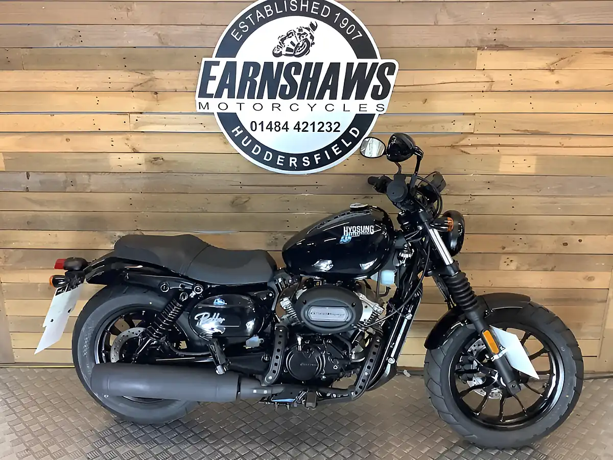 Used 2021 Hyosung Gv S Aquila Black - Front View