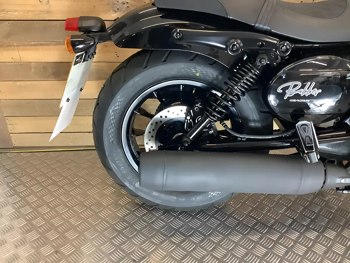 Used 2021 Hyosung Gv S Aquila Black - Interior and Exterior details 18