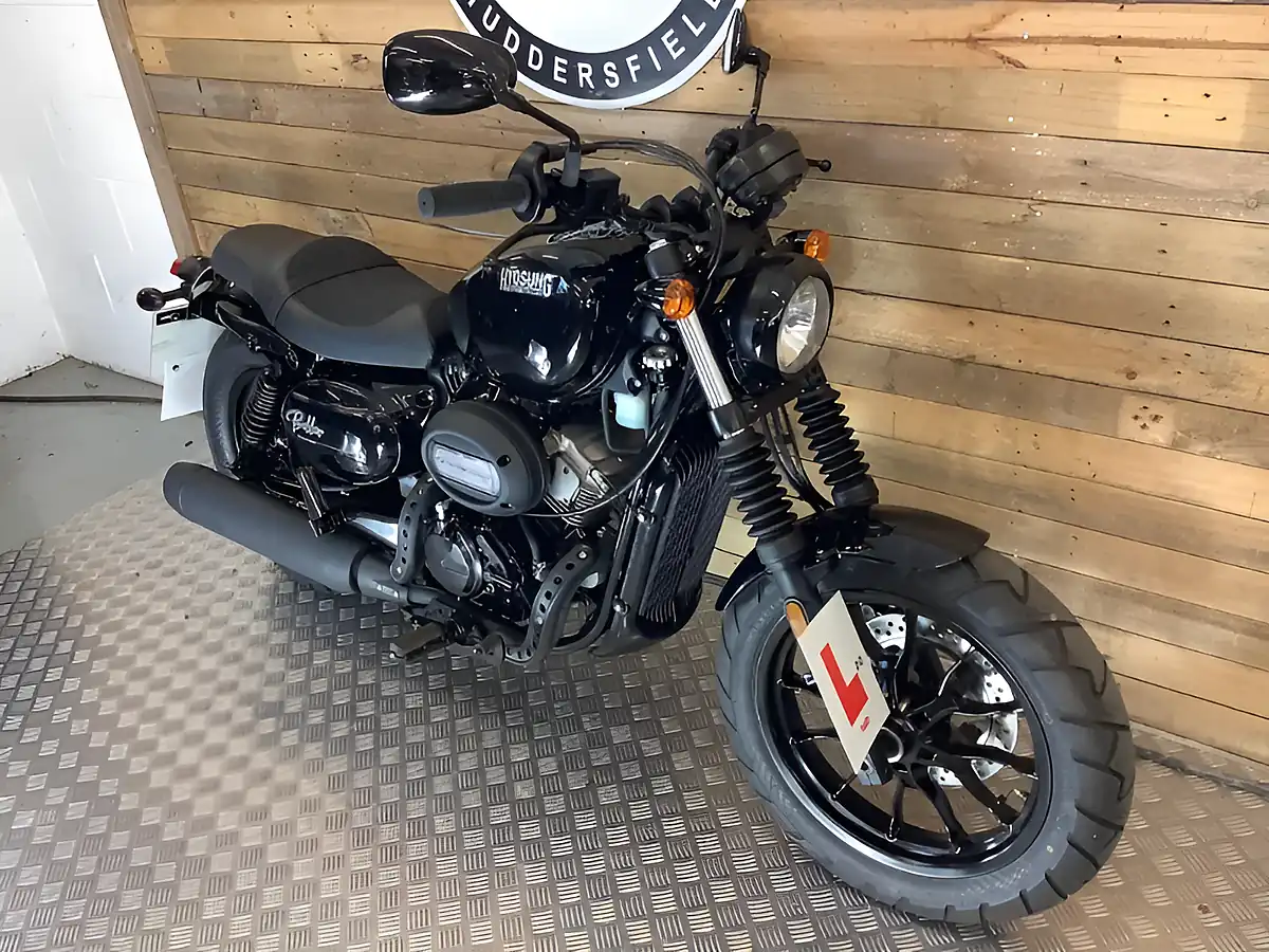 Used 2021 Hyosung Gv S Aquila Black - Interior and Exterior details 5