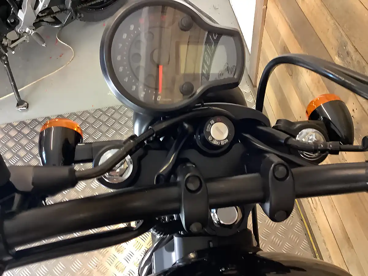 Used 2021 Hyosung Gv S Aquila Black - Interior and Exterior details 7