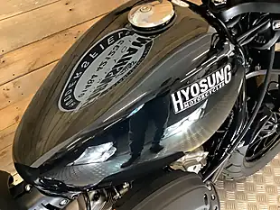 Used 2021 Hyosung Gv S Aquila Black - Interior and Exterior details 8