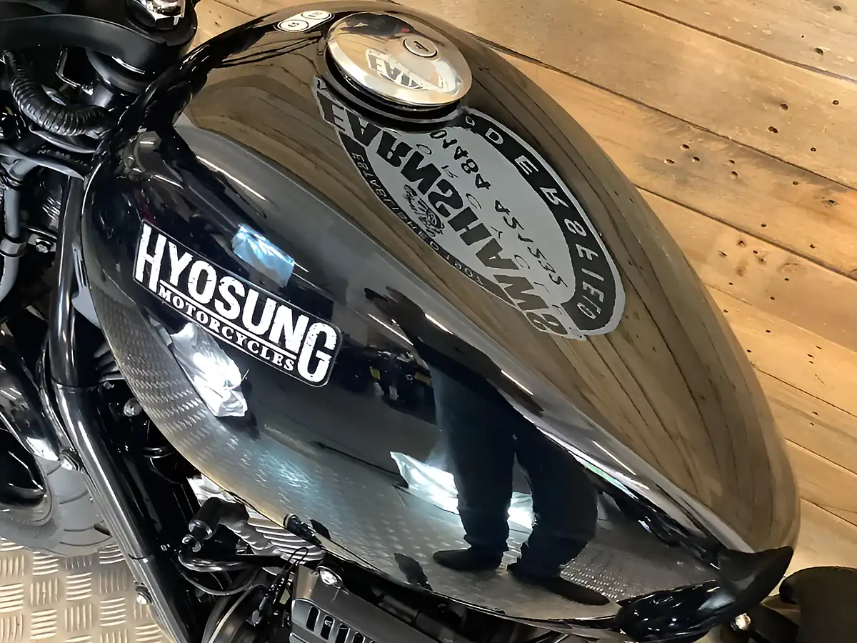 Used 2021 Hyosung Gv S Aquila Black - Interior and Exterior details 9