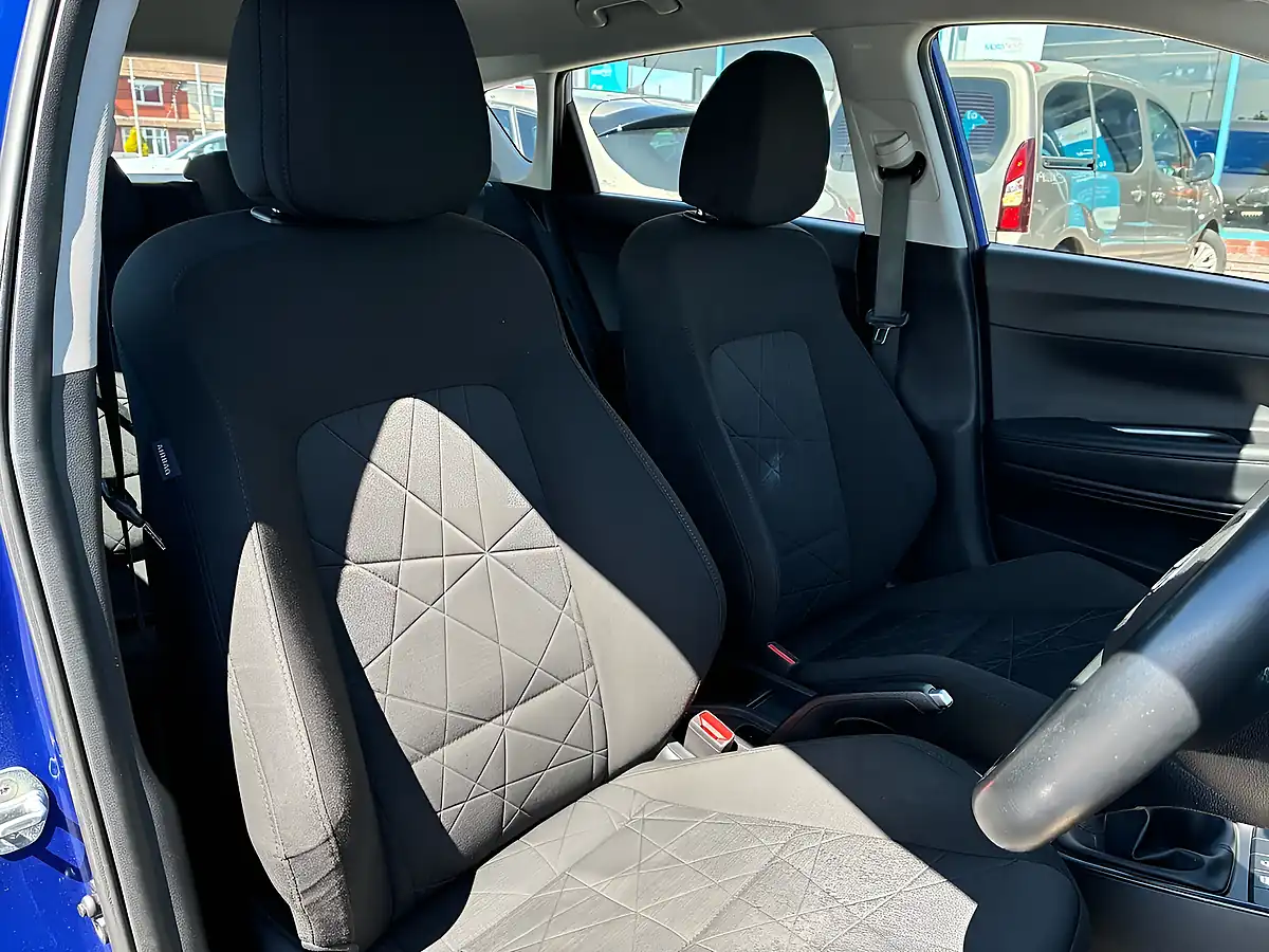 Used 2021 Hyundai Bayon Se Connect Intense Blue - Interior and Exterior details 7