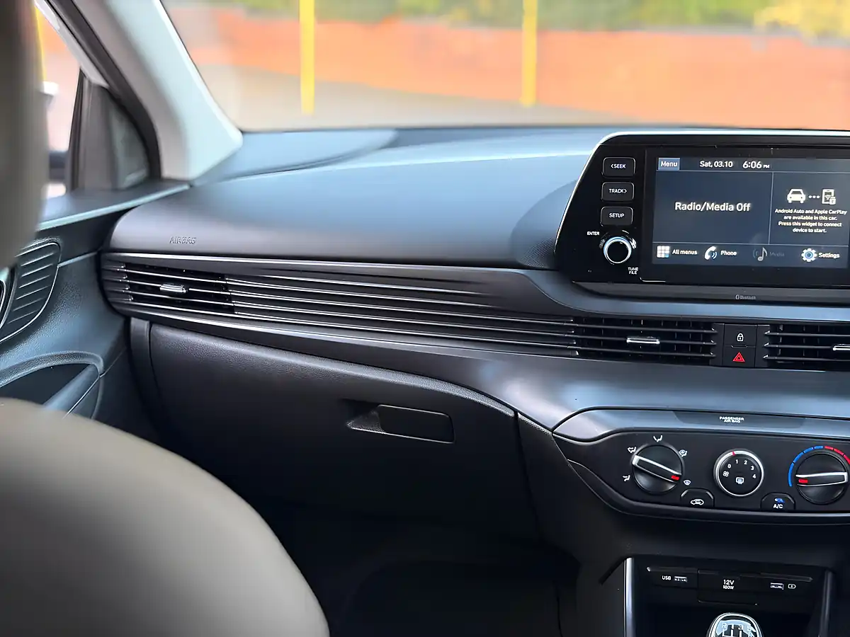 Used 2021 Hyundai Bayon Se Connect White - Interior and Exterior details 15