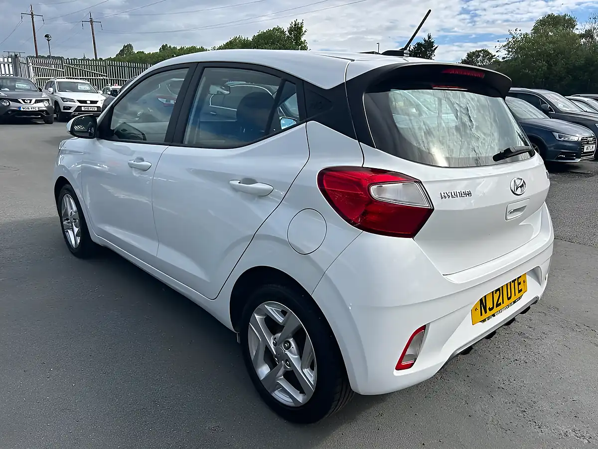 Used 2021 Hyundai I10 Se Connect White - Interior and Exterior details 11