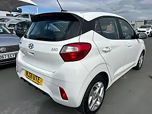 Used 2021 Hyundai I10 Se Connect White - Interior and Exterior details 13