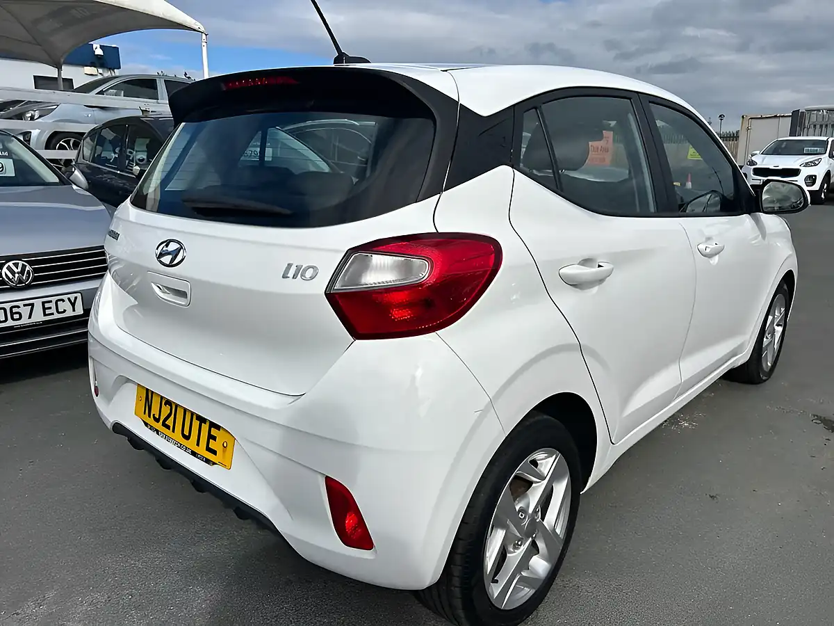 Used 2021 Hyundai I10 Se Connect White - Interior and Exterior details 13