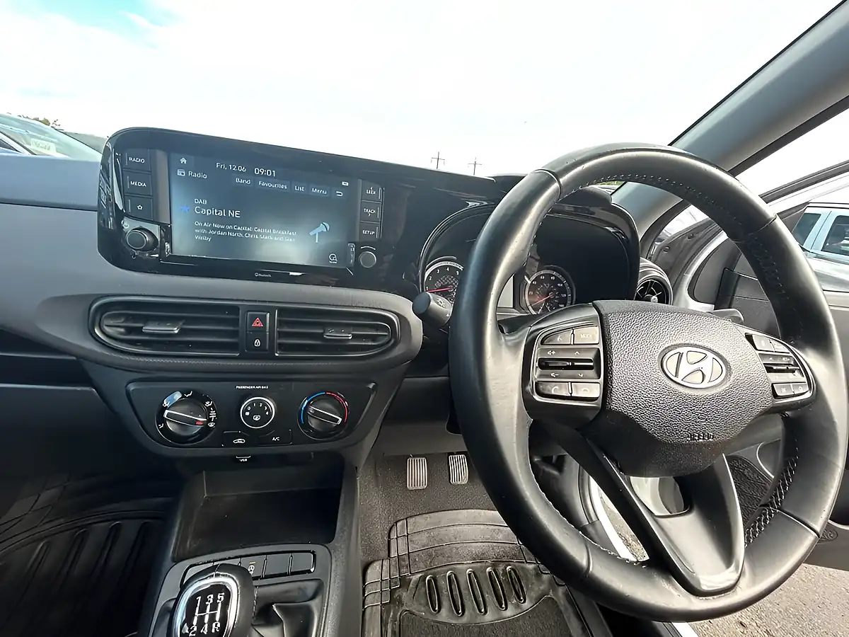 Used 2021 Hyundai I10 Se Connect White - Interior and Exterior details 19
