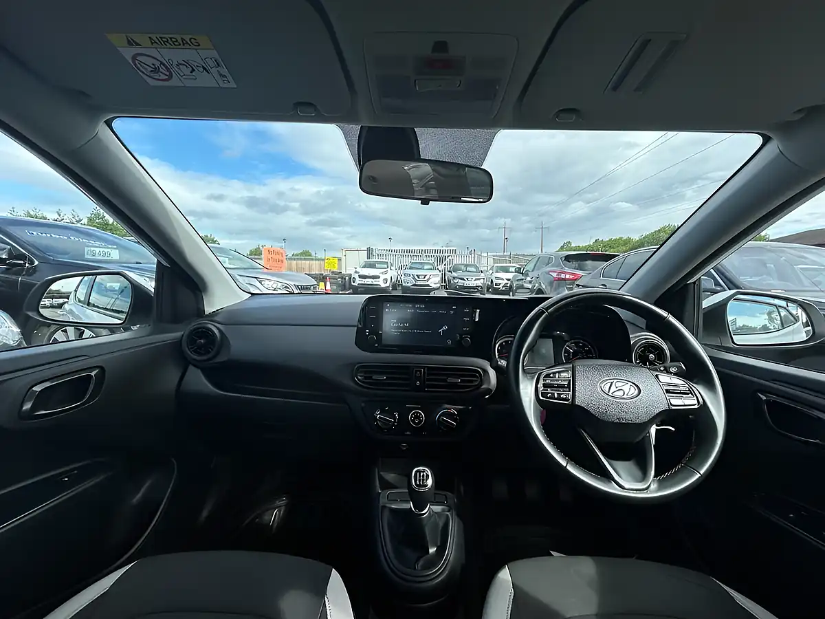Used 2021 Hyundai I10 Se Connect White - Interior and Exterior details 8