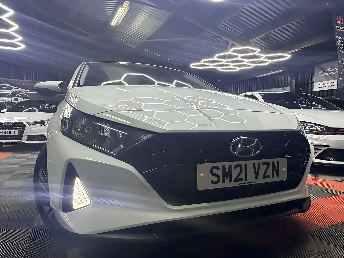 Used 2021 Hyundai I20 Se Connect White - Front View