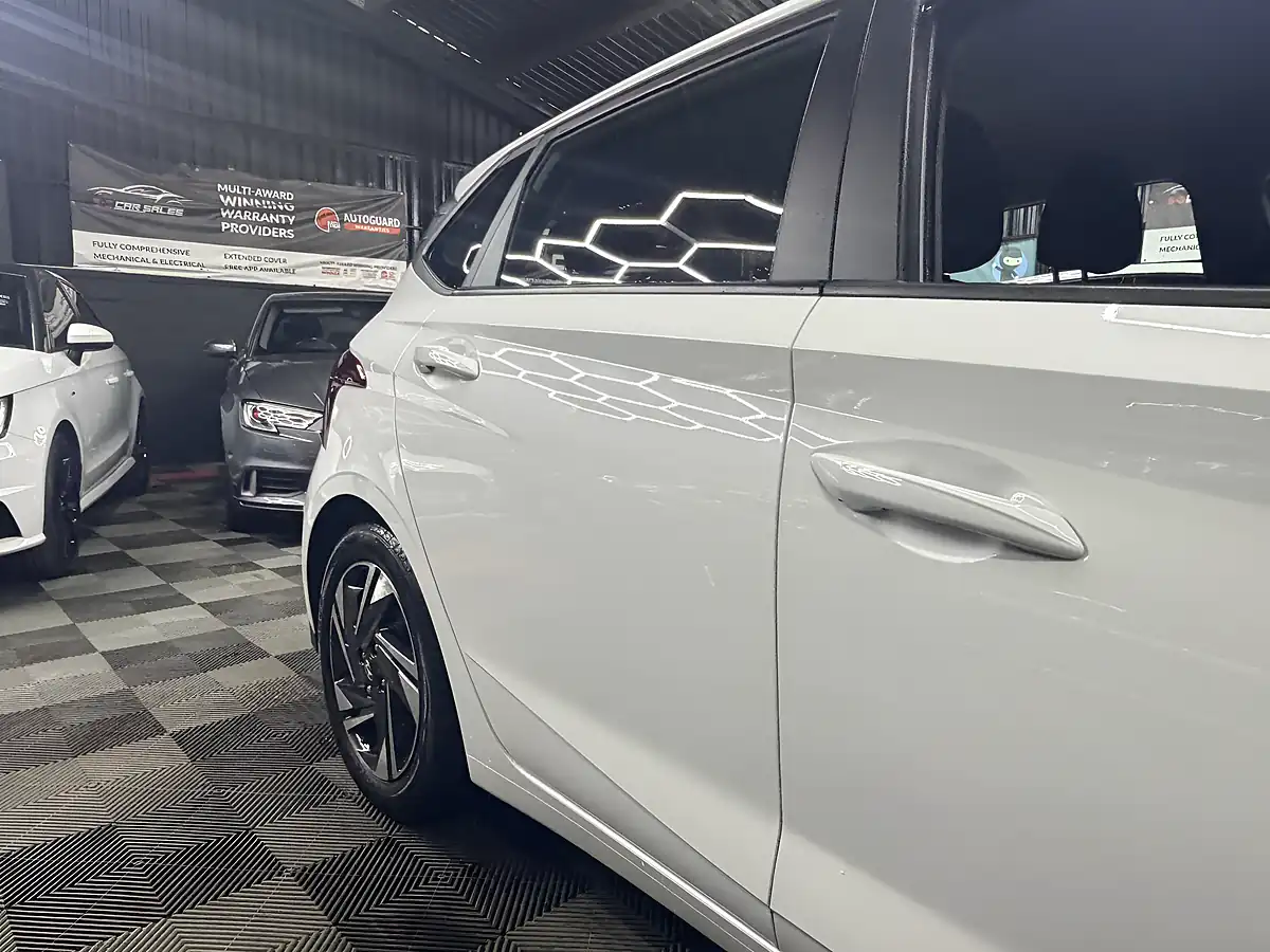 Used 2021 Hyundai I20 Se Connect White - Interior and Exterior details 12