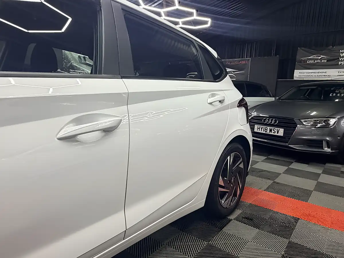 Used 2021 Hyundai I20 Se Connect White - Interior and Exterior details 13