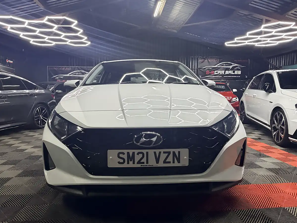Used 2021 Hyundai I20 Se Connect White - Interior and Exterior details 4