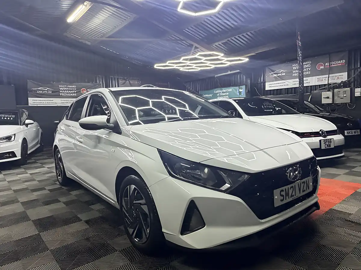 Used 2021 Hyundai I20 Se Connect White - Interior and Exterior details 5