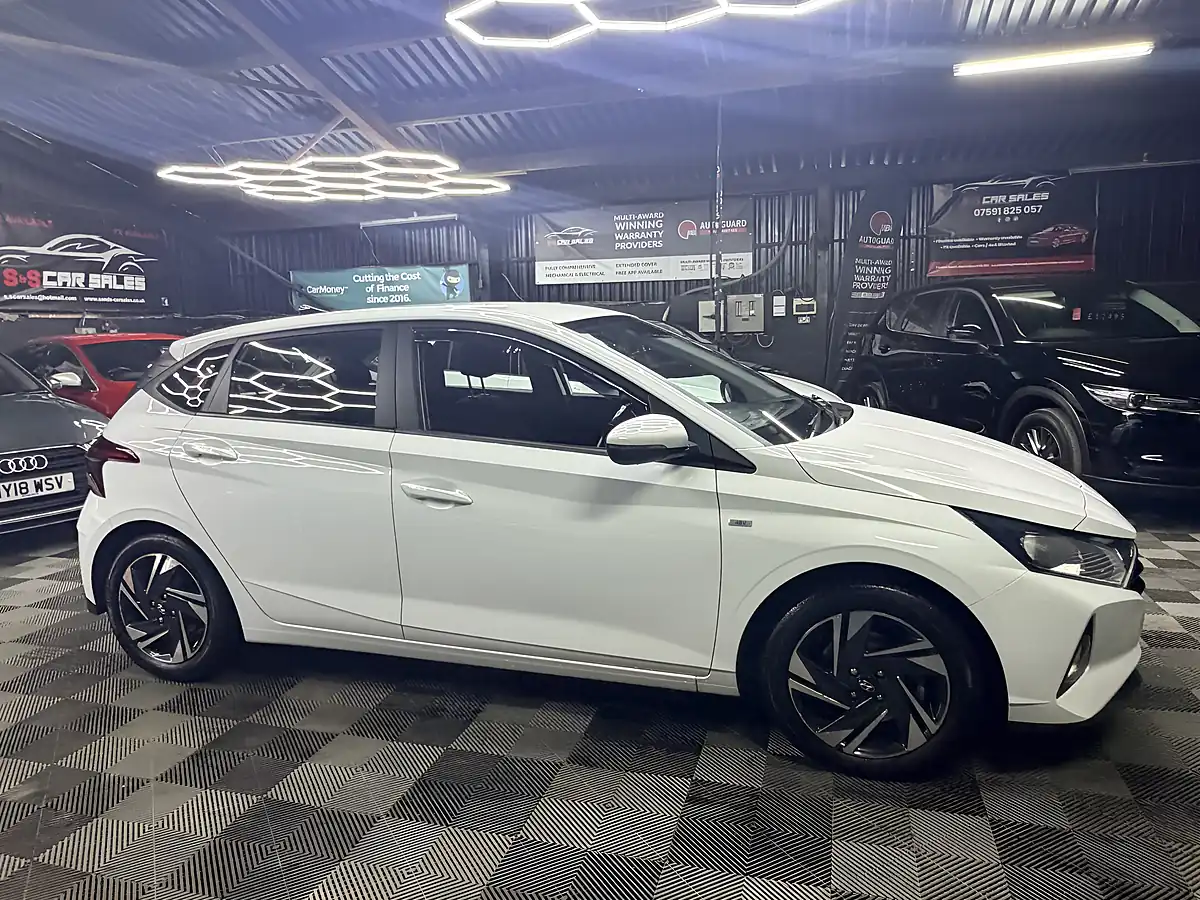 Used 2021 Hyundai I20 Se Connect White - Interior and Exterior details 6