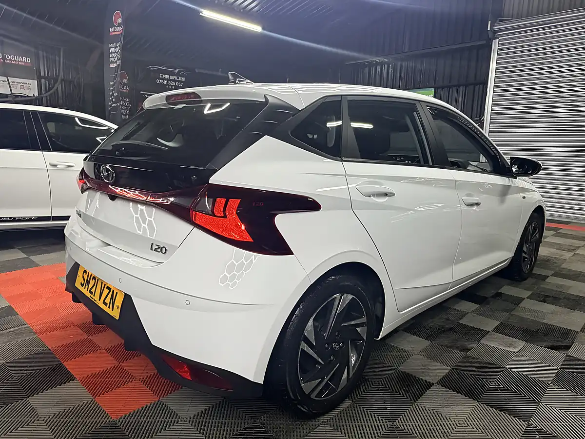 Used 2021 Hyundai I20 Se Connect White - Interior and Exterior details 7