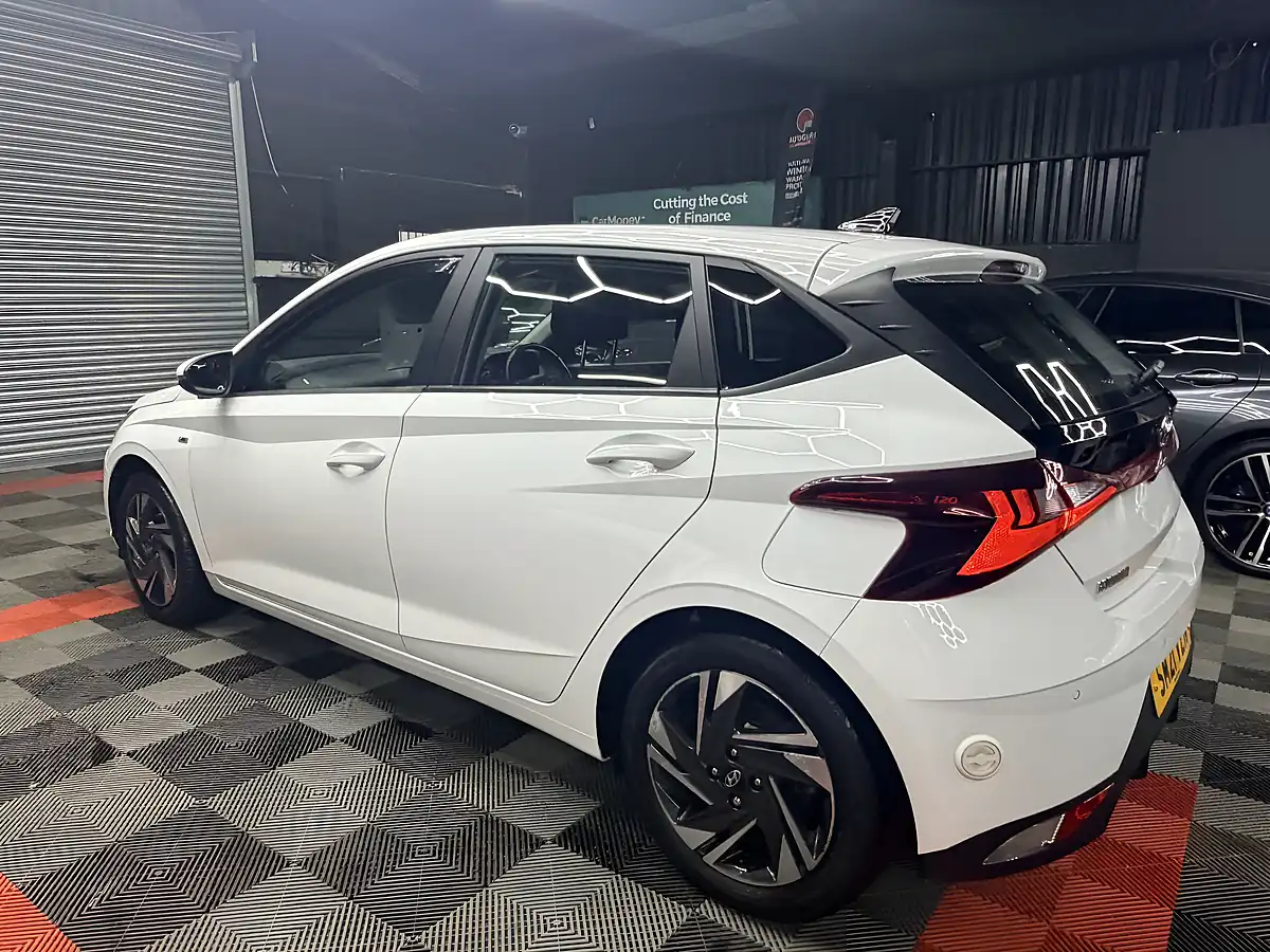 Used 2021 Hyundai I20 Se Connect White - Interior and Exterior details 8