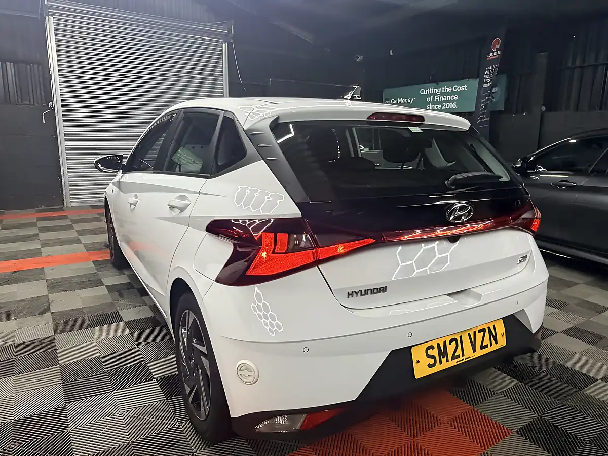 Used 2021 Hyundai I20 Se Connect White - Interior and Exterior details 9